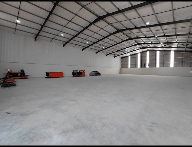1,050M² WAREHOUSE TO LET IN CLAYVILLE